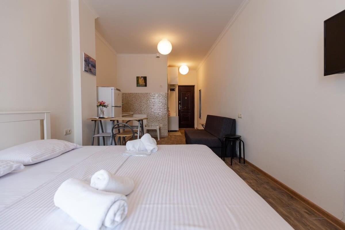 Cozy Studio Apartment In The Heart Of Batum Εξωτερικό φωτογραφία